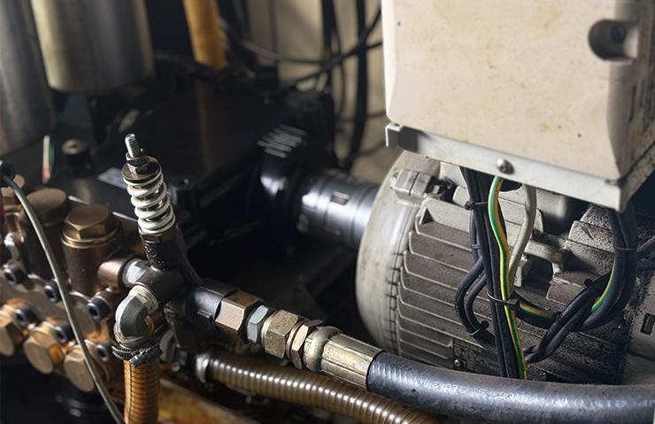 時光的重量，精密的勳章：當一台運轉 10 年的「拓岳精機」高壓系統回到家